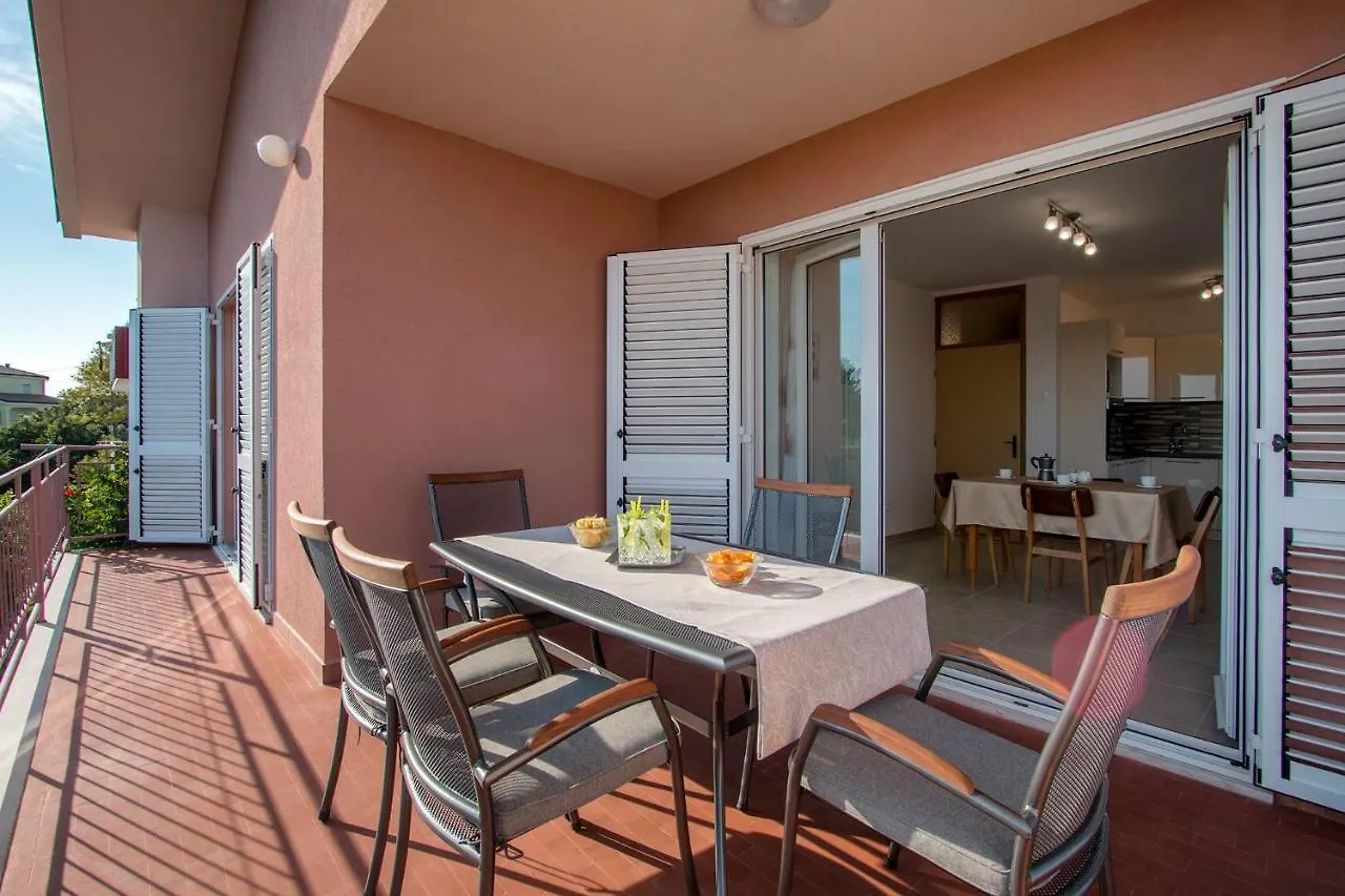Apartment Rubina With Secure Parking Medulin