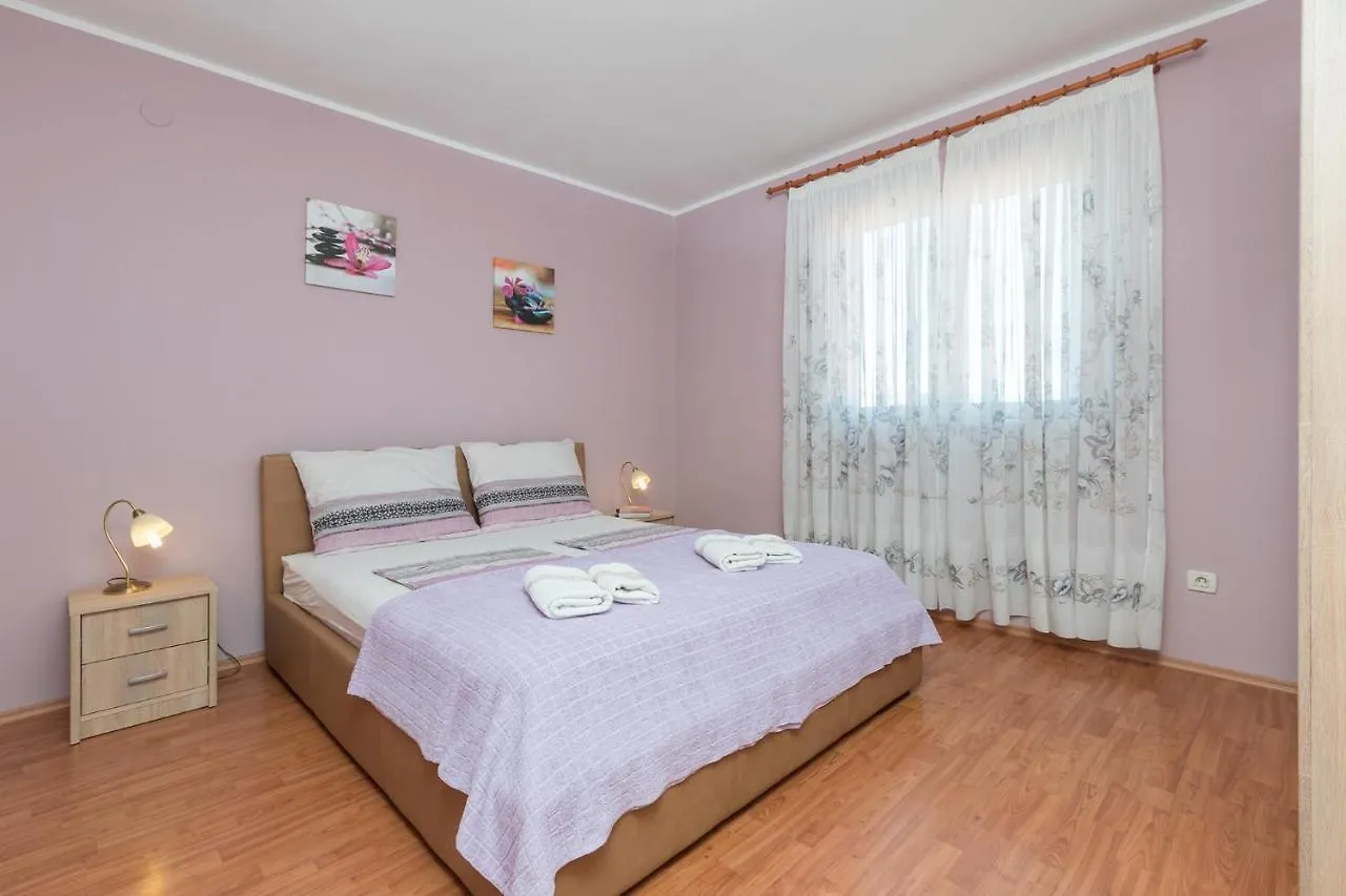 Apartment Rubina With Secure Parking Medulin