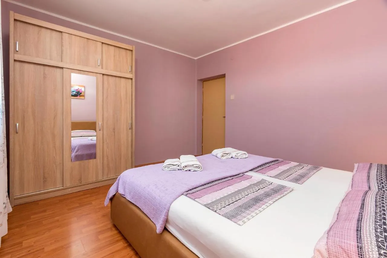 Apartment Rubina With Secure Parking Medulin