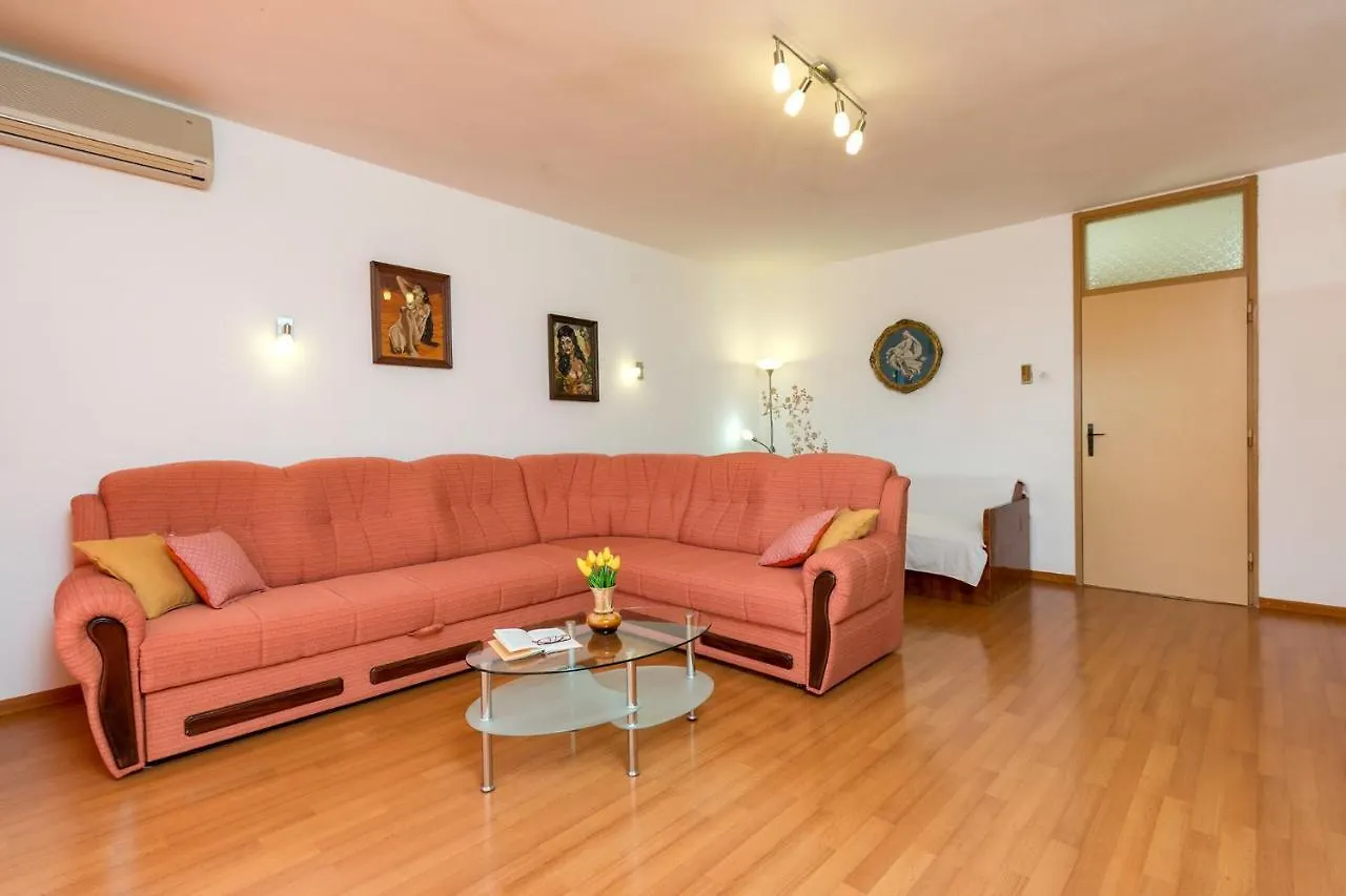 Apartment Rubina With Secure Parking Medulin